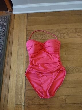 La Blanca hot pink one piece swimsuit with padded push up cups halter strap med